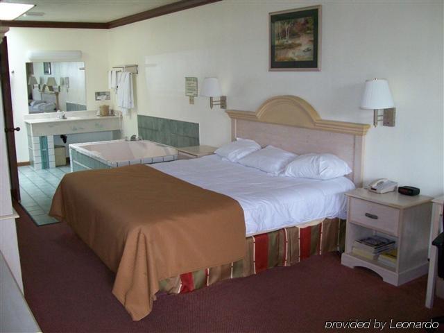 Economy Inn Cuyahoga Falls Room photo